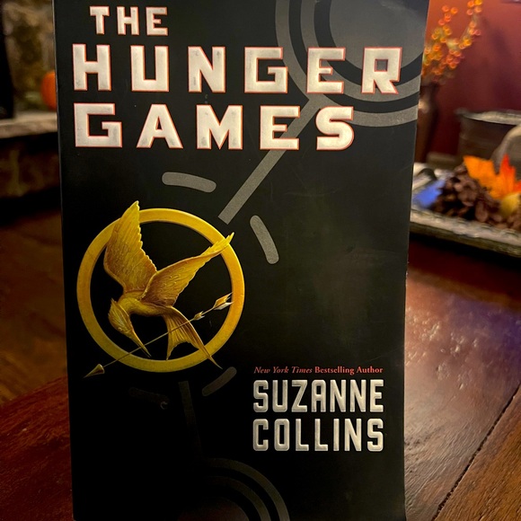 Complete bundled Hunger Games series Excellent GIFT 🎁❗️❗️❗️ - Picture 2 of 12